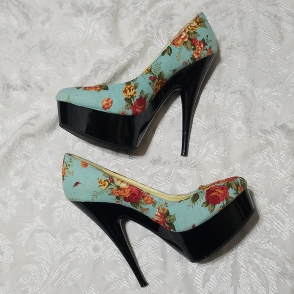 Gorgeous Floral Stilleto Heels - Picture 3 of 8